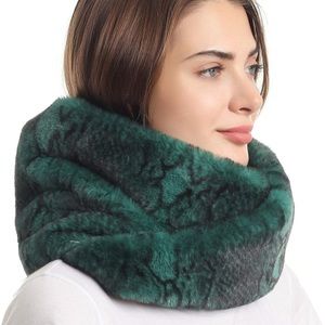 Neck warmer 🖤🐍